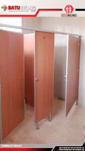 cubicle toilet