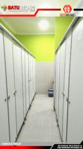 cubicle toilet