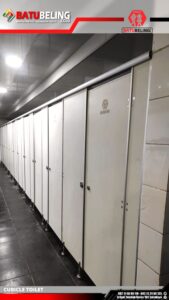 cubicle toilet