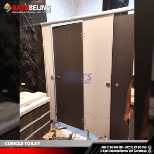 cubicle toilet